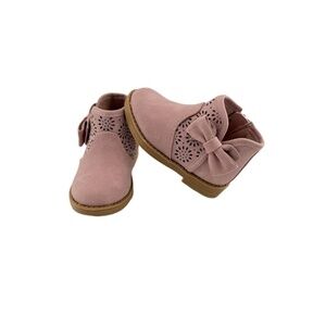 NWT Girls Toddler Shoe Size 5 Pink Ankle Bootie Suede Bow Perforated Pattern